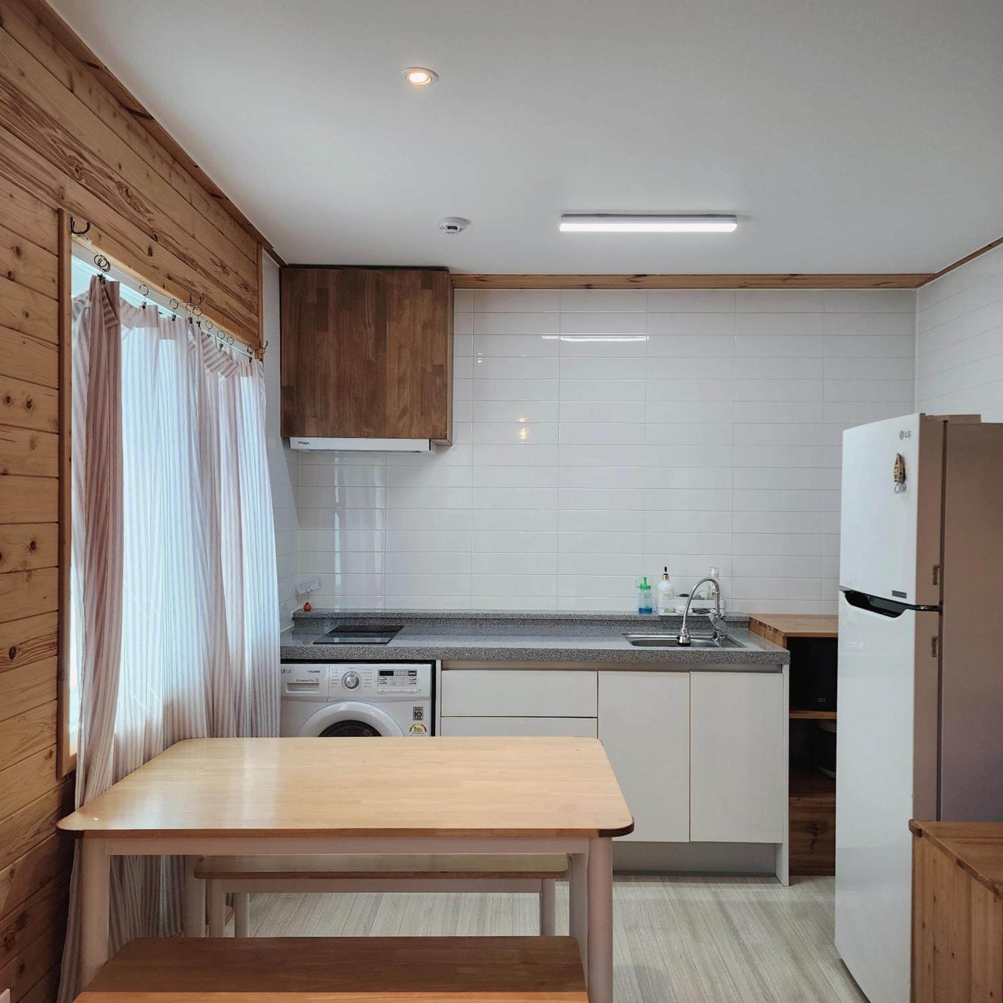 Jeju 542 Pension ซอกวีโพ ภายนอก รูปภาพ
