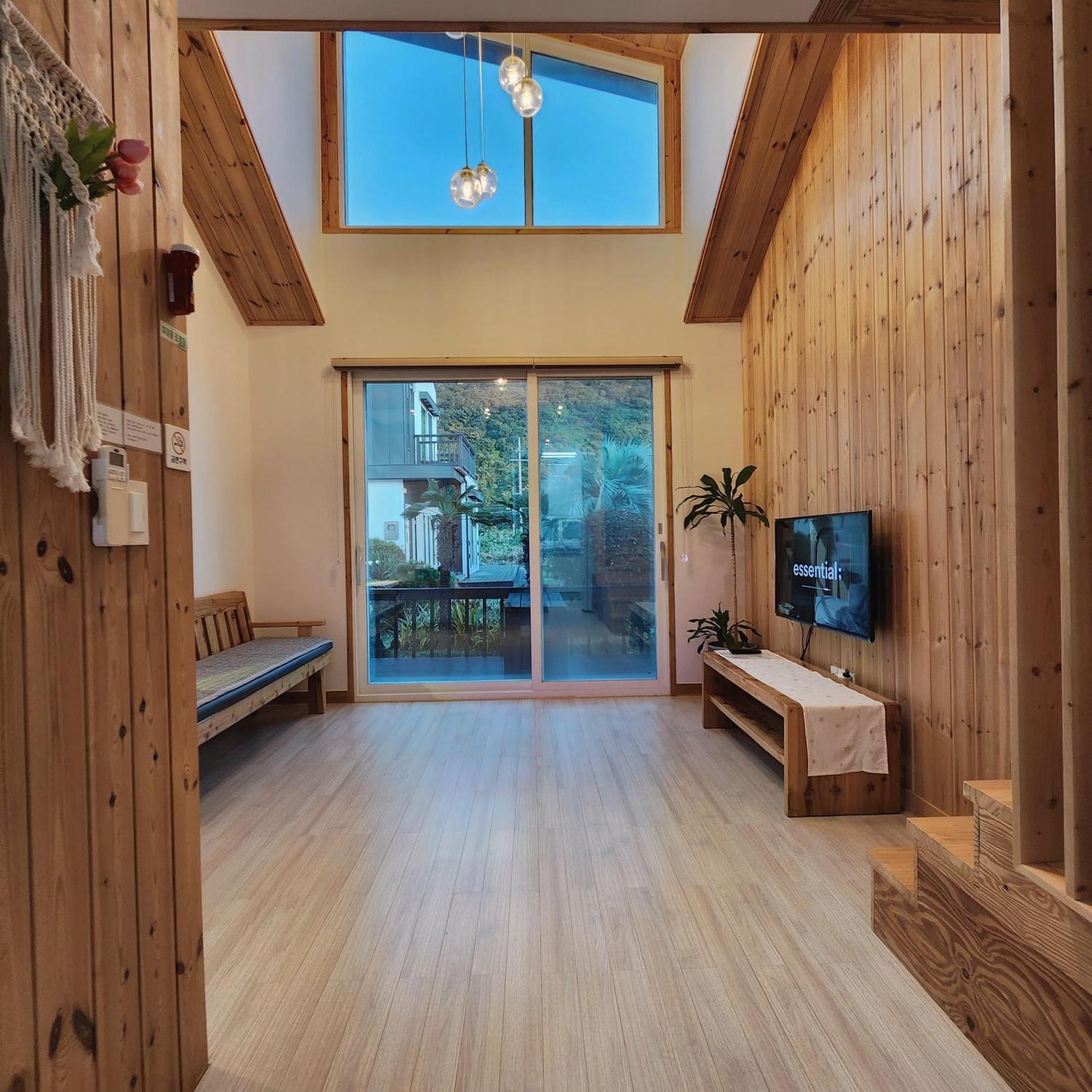 Jeju 542 Pension ซอกวีโพ ภายนอก รูปภาพ