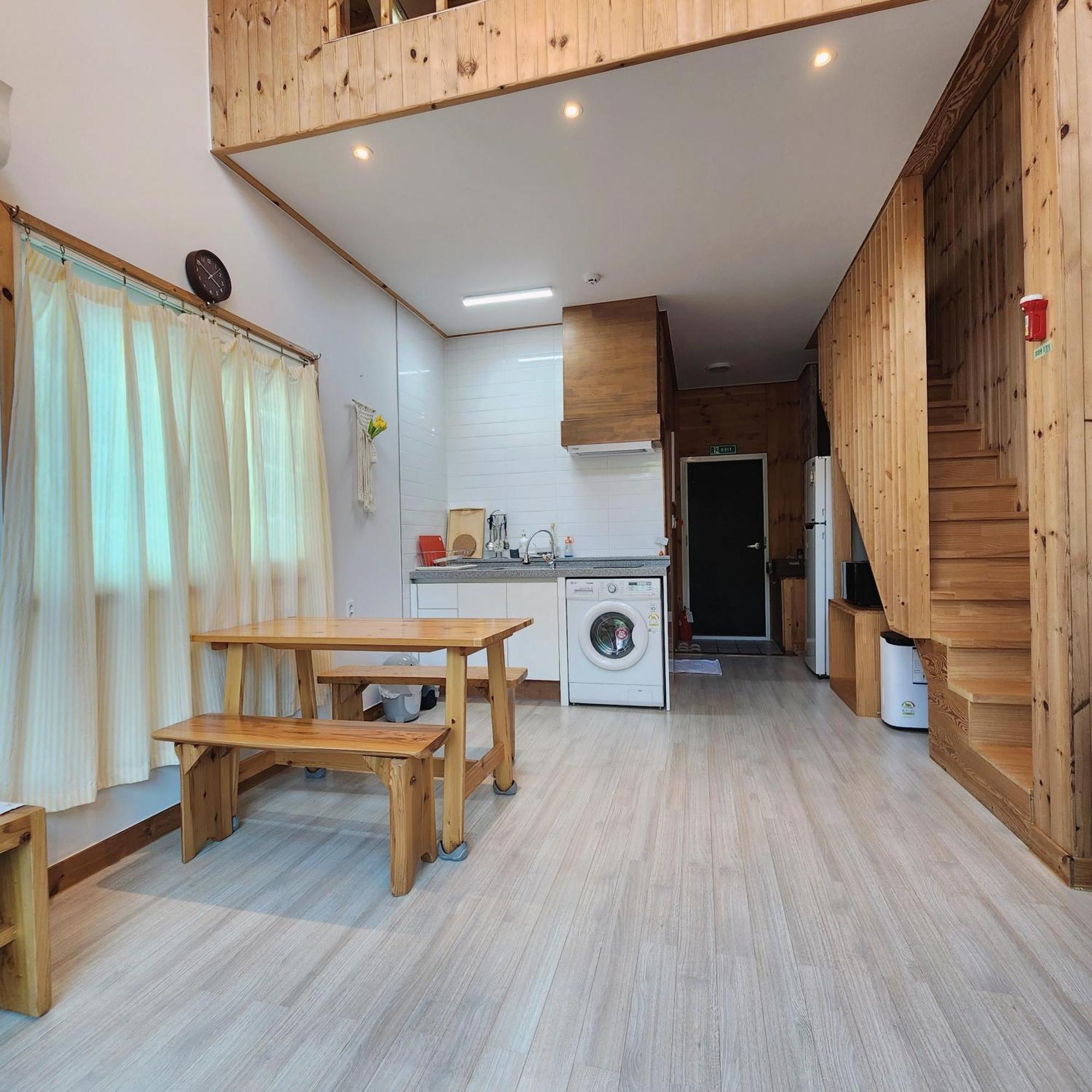 Jeju 542 Pension ซอกวีโพ ภายนอก รูปภาพ