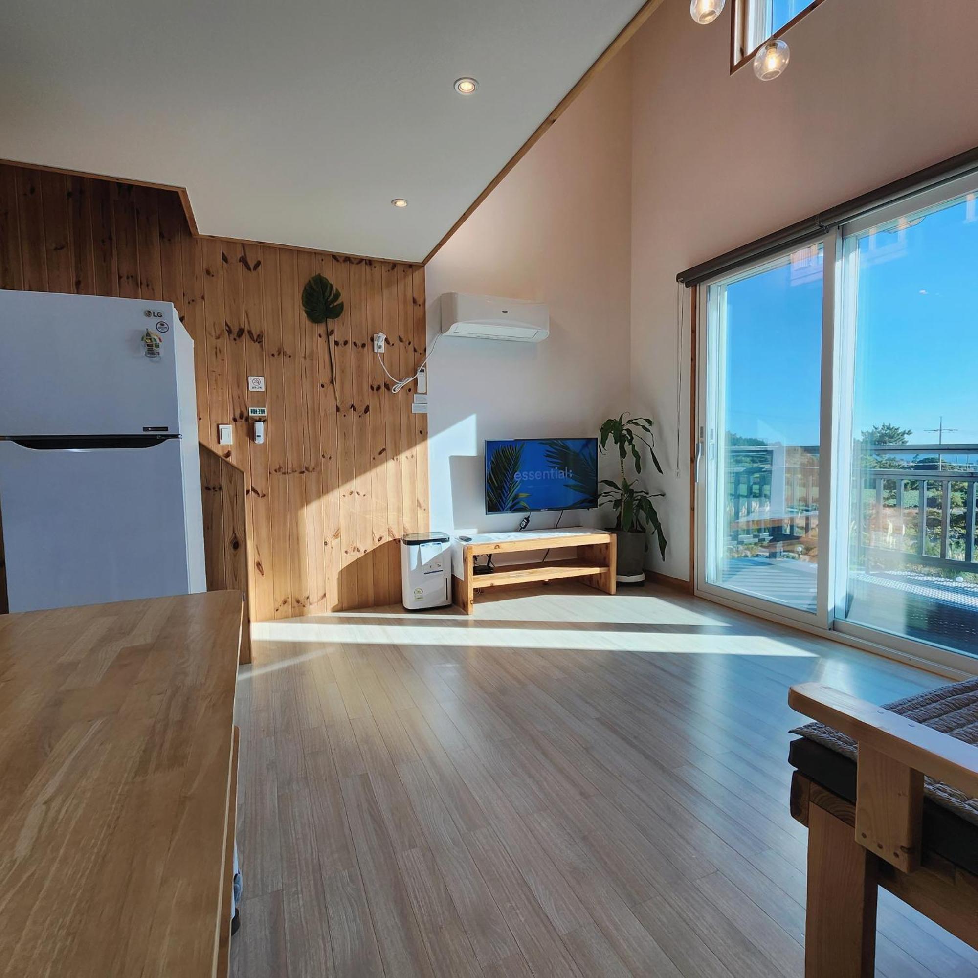 Jeju 542 Pension ซอกวีโพ ภายนอก รูปภาพ