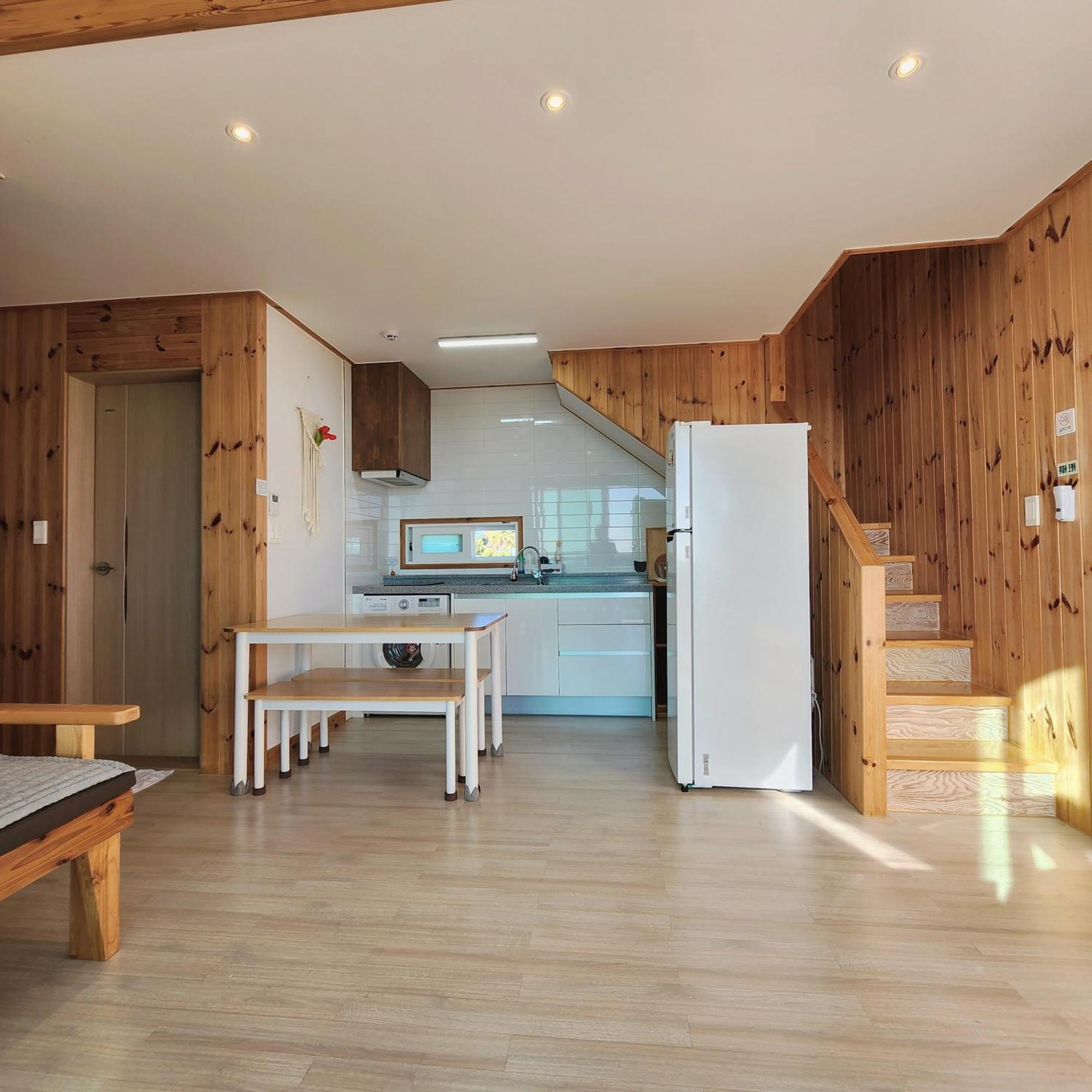 Jeju 542 Pension ซอกวีโพ ภายนอก รูปภาพ
