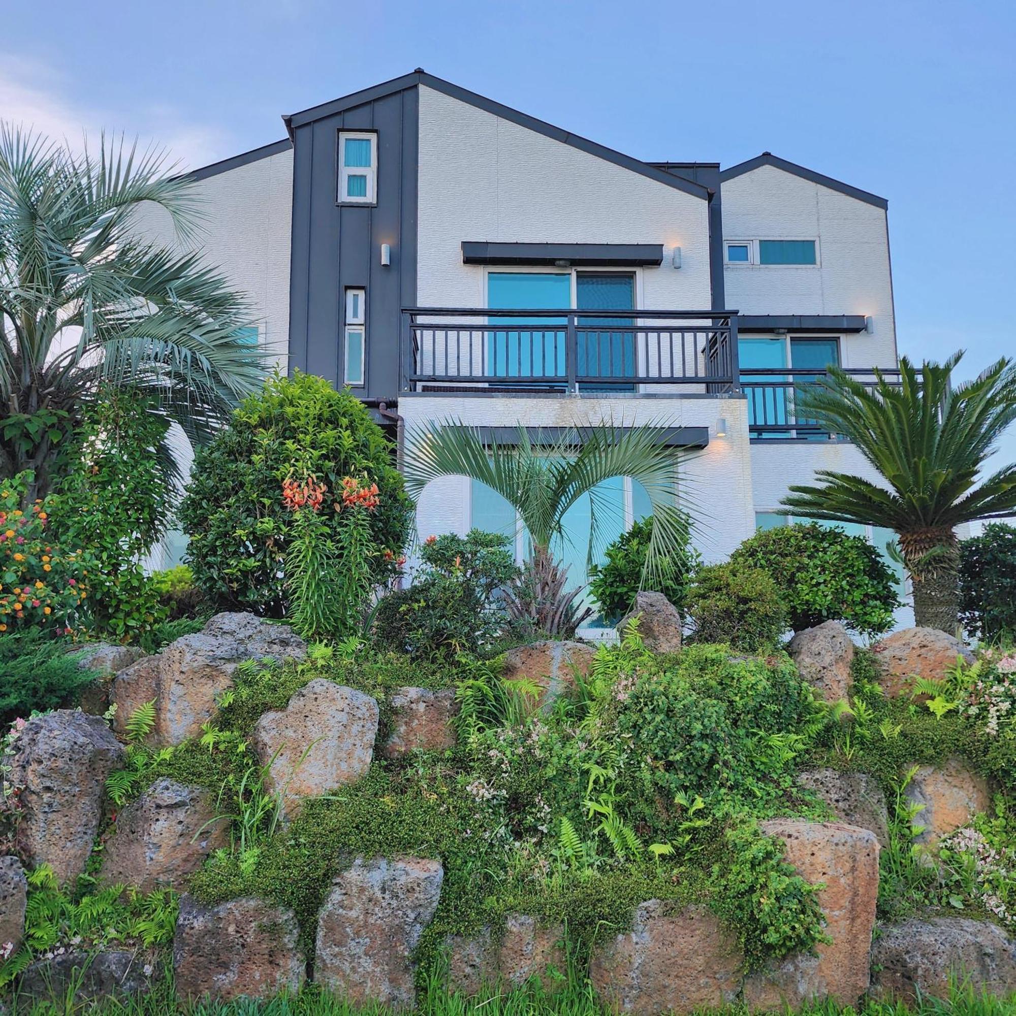 Jeju 542 Pension ซอกวีโพ ภายนอก รูปภาพ